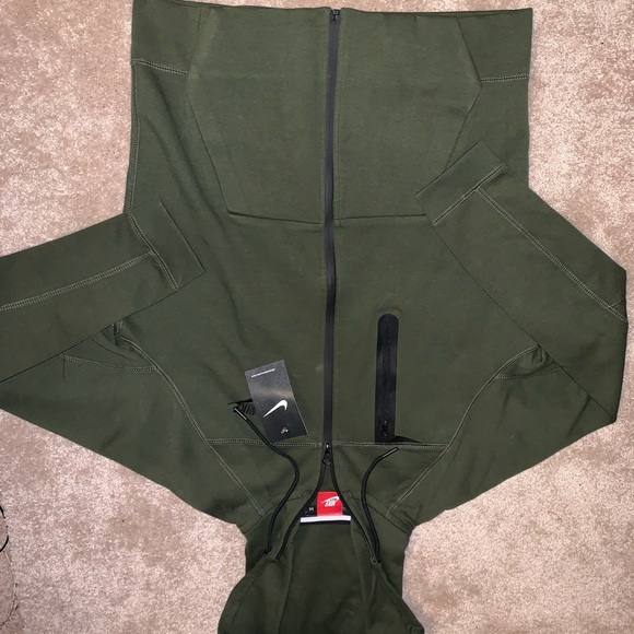 olive green nike set